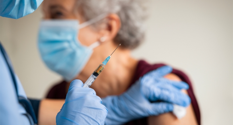 La HAS ouvre la porte à une vaccination  par tous les professionnels de santé…  en centre de vaccination, mais ne connait toujours pas les biologistes médicaux…